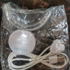 Mint GLO405 teeth whitening light
