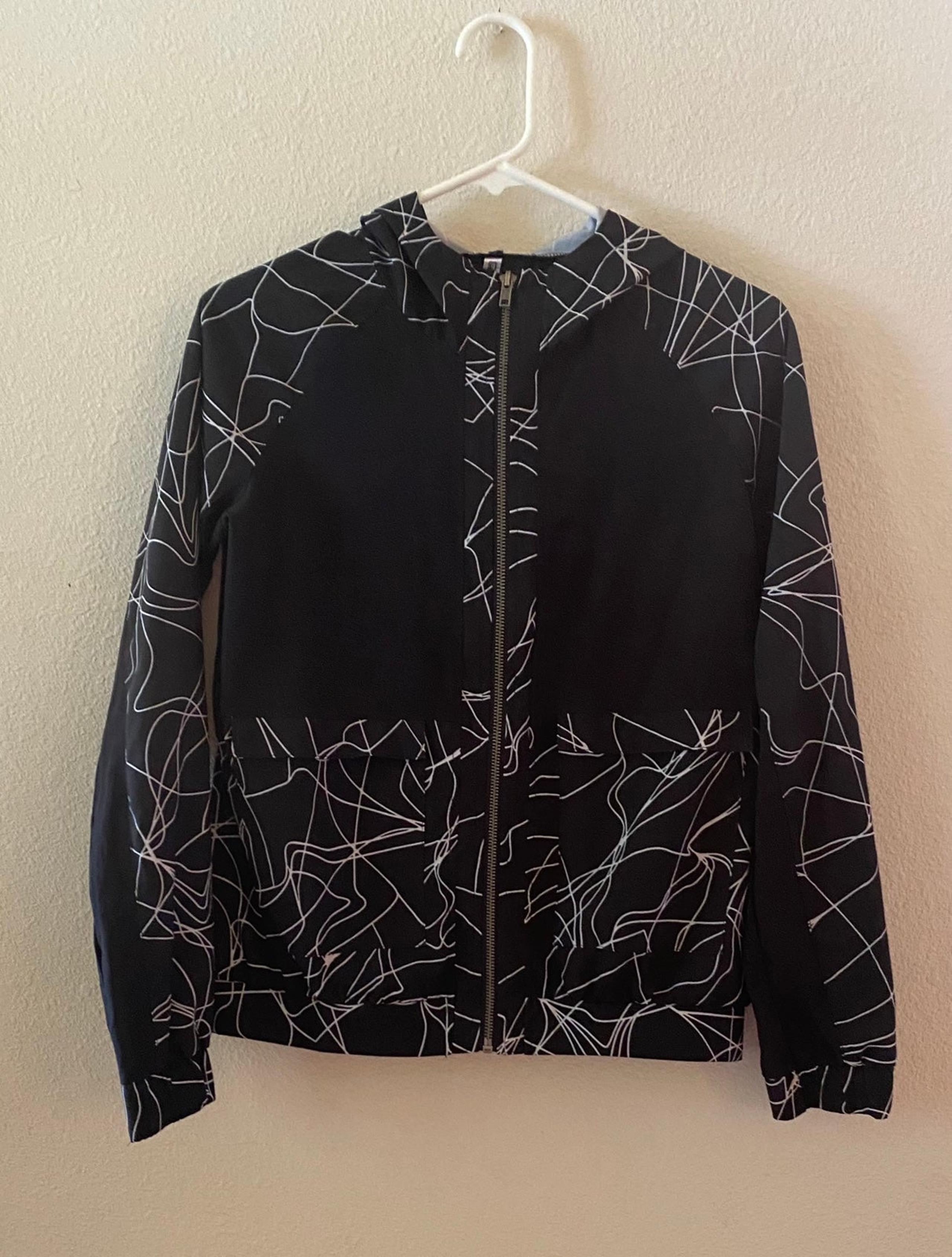 Fabletics Women's Black White Scribble Jiae Full Zip Windbreaker Jacket Size XS