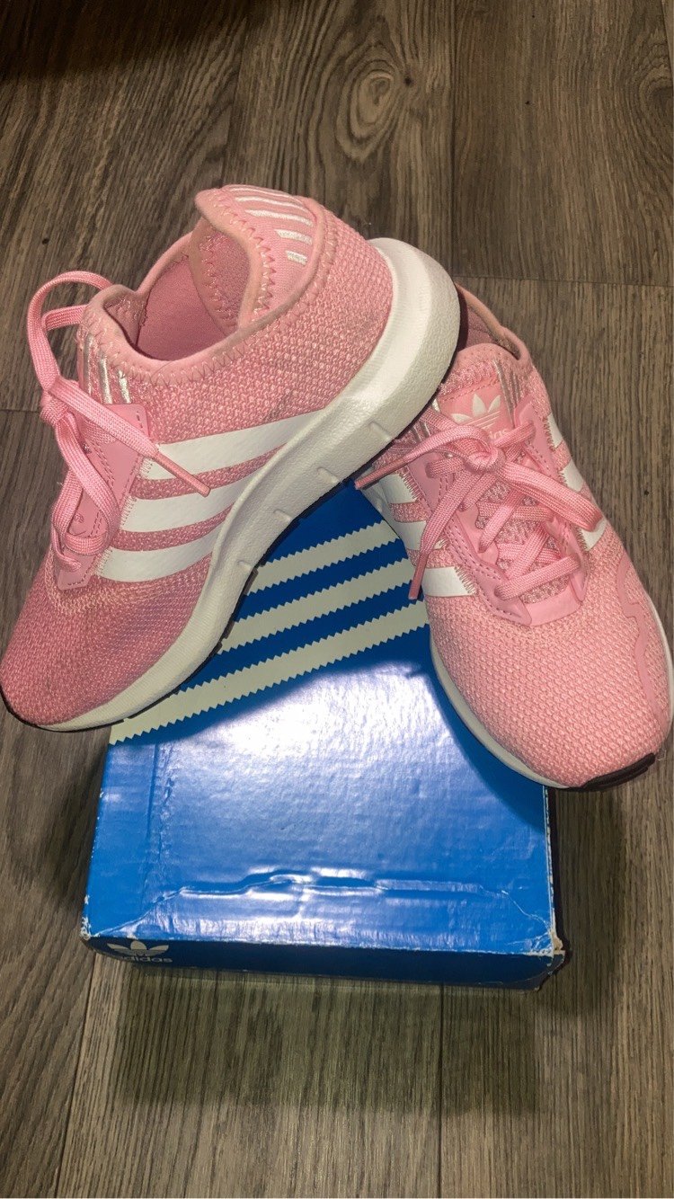 ADIDAS: Swift Runs