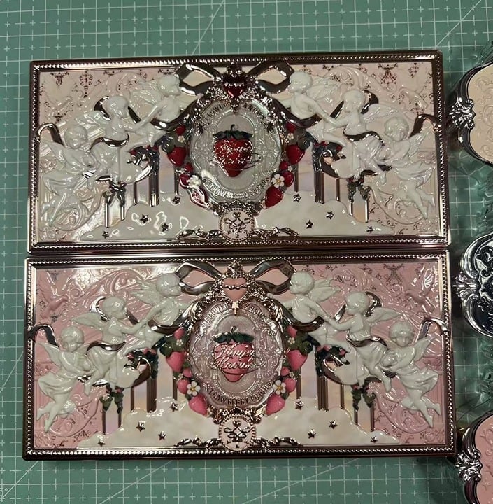 Flower Knows Strawberry Cupid eye shadow blush Palette Comprehensive disk 01 02