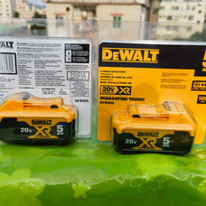 Dewalt 100WH DCB205 20V MAX XR 5.0 Ah Compact Power Tool Battery 2 Pack