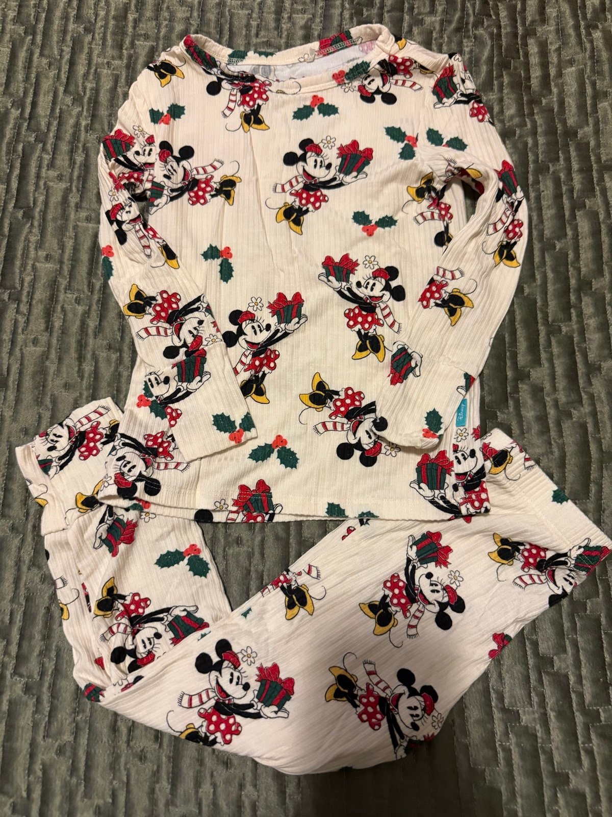 Disney posh peanut Minnie mouse bamboo pajamas, Christmas holiday VGUC