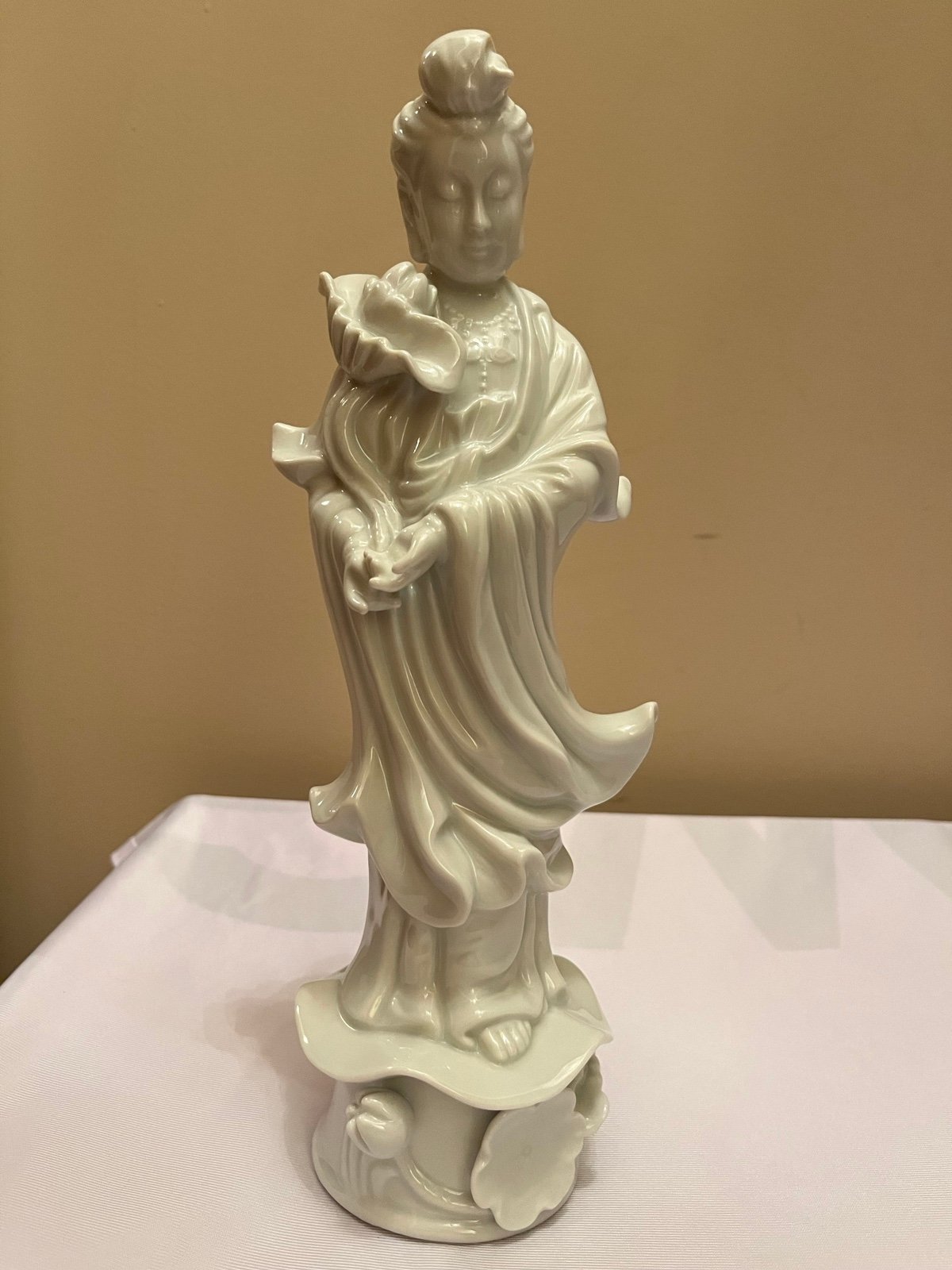 Antique Chinese figurine statue. Quan Yin Goddess Statue