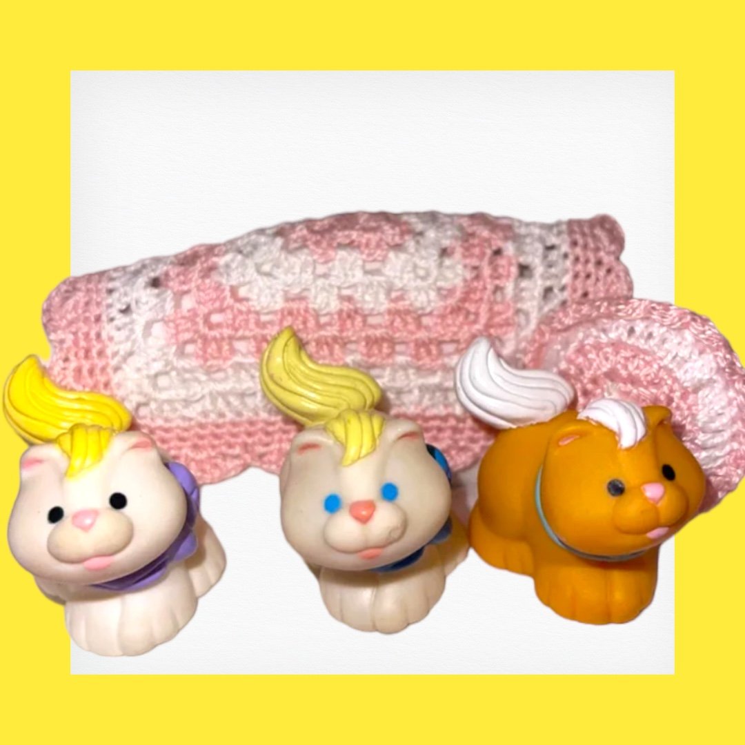 3 rare!! Cats kittys fisher price dream dollhouse set