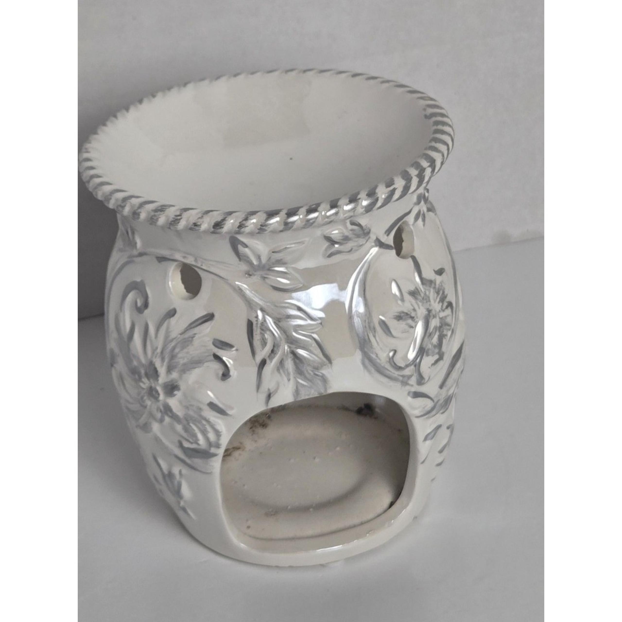 Yankee Candle Wax Warmer White With Silver Accents