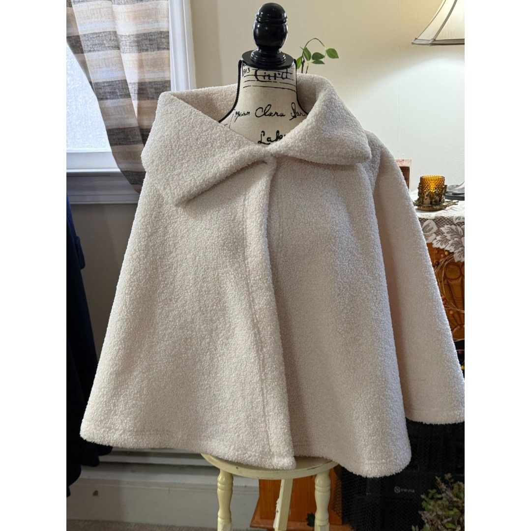 Gorgeous Creme Colored Cape by Calvin Klein Used Once! Winter Fun Christmas