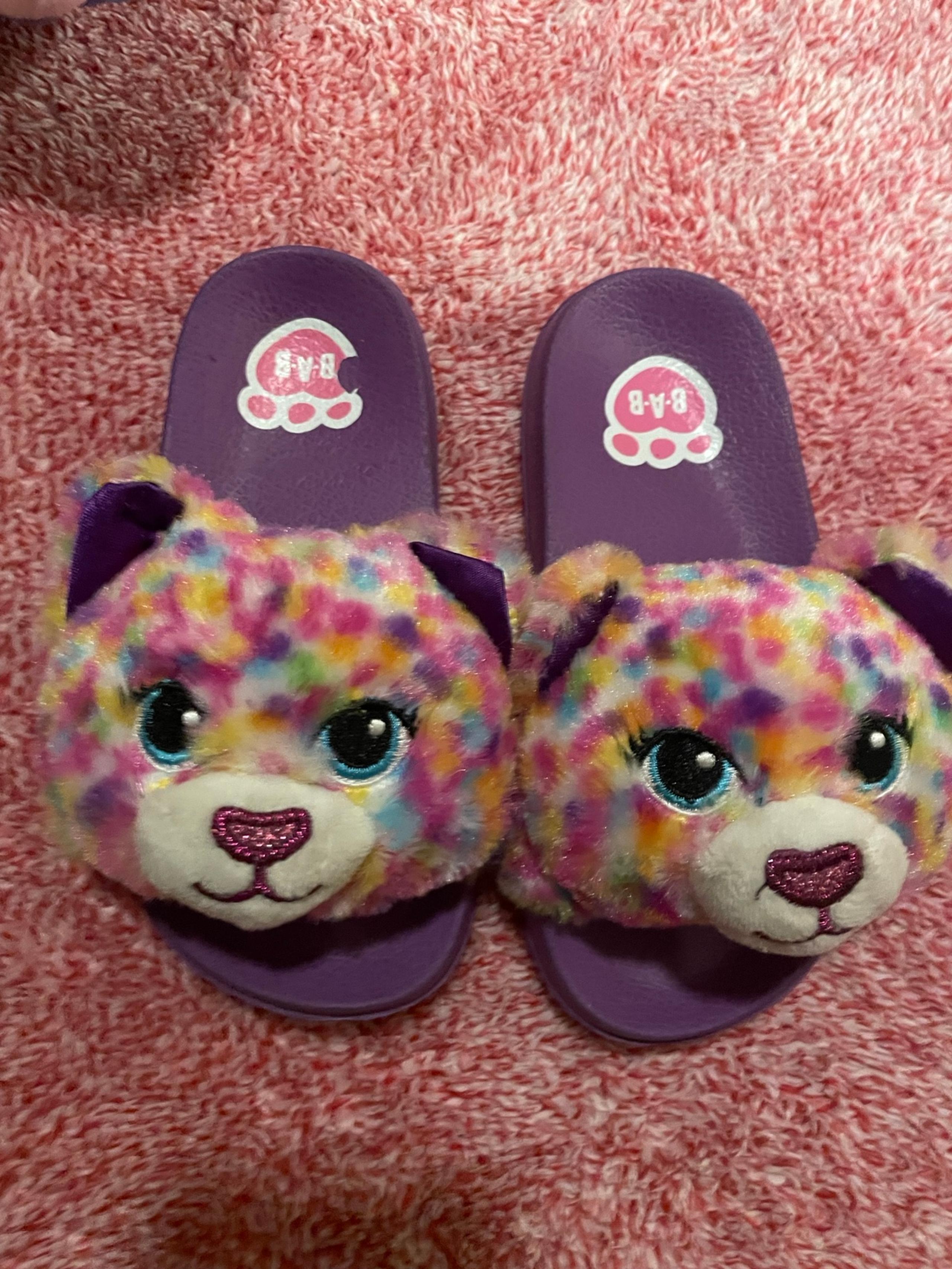 Slides toddler size 9/10