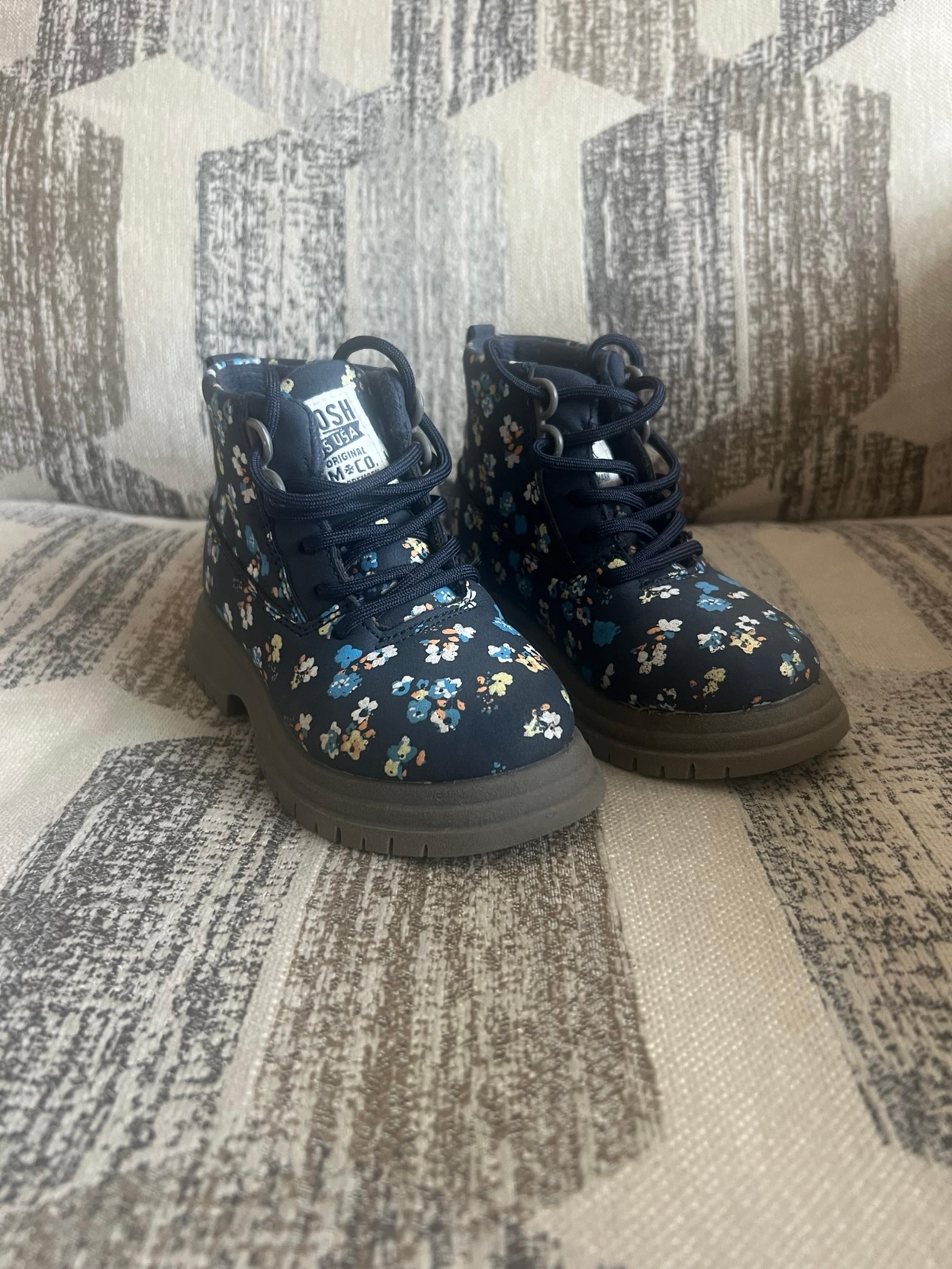 Oshkosh Toddler Girl Flower Boots Size 7