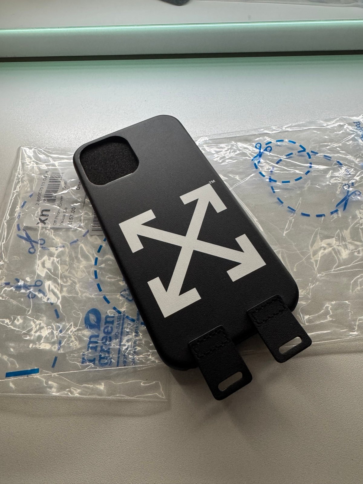 【Off-White】★アロー iPhone 13 PRO MAX ケース ☆OFF-WHITE☆IPHONE 13 PRO MAX BLACK CASE WITH ARROW LOGO☆