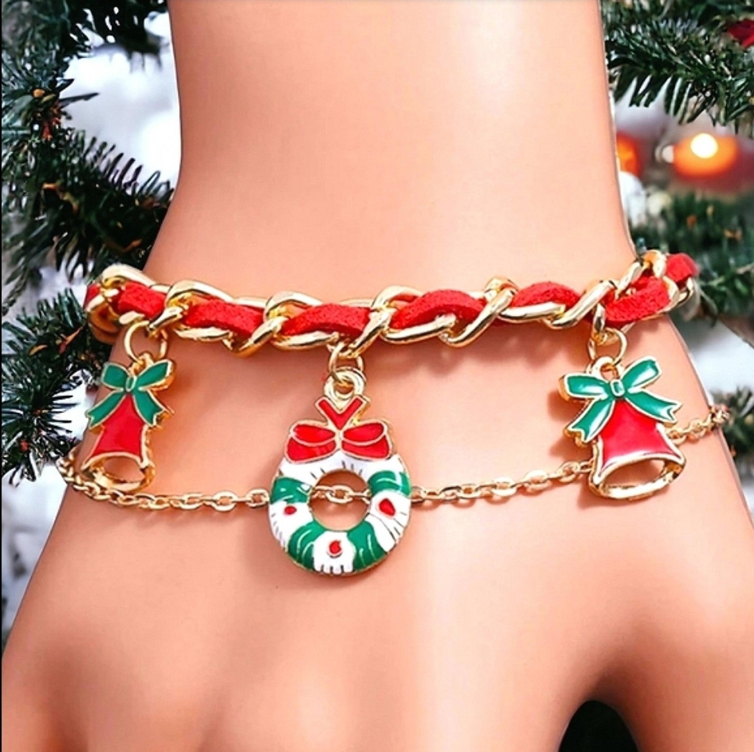 #1744 Gold-plated braided Christmas bells / wreath charm bracelet