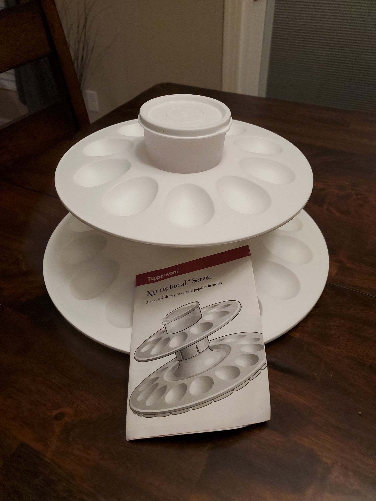 Tupperware eggceptional server