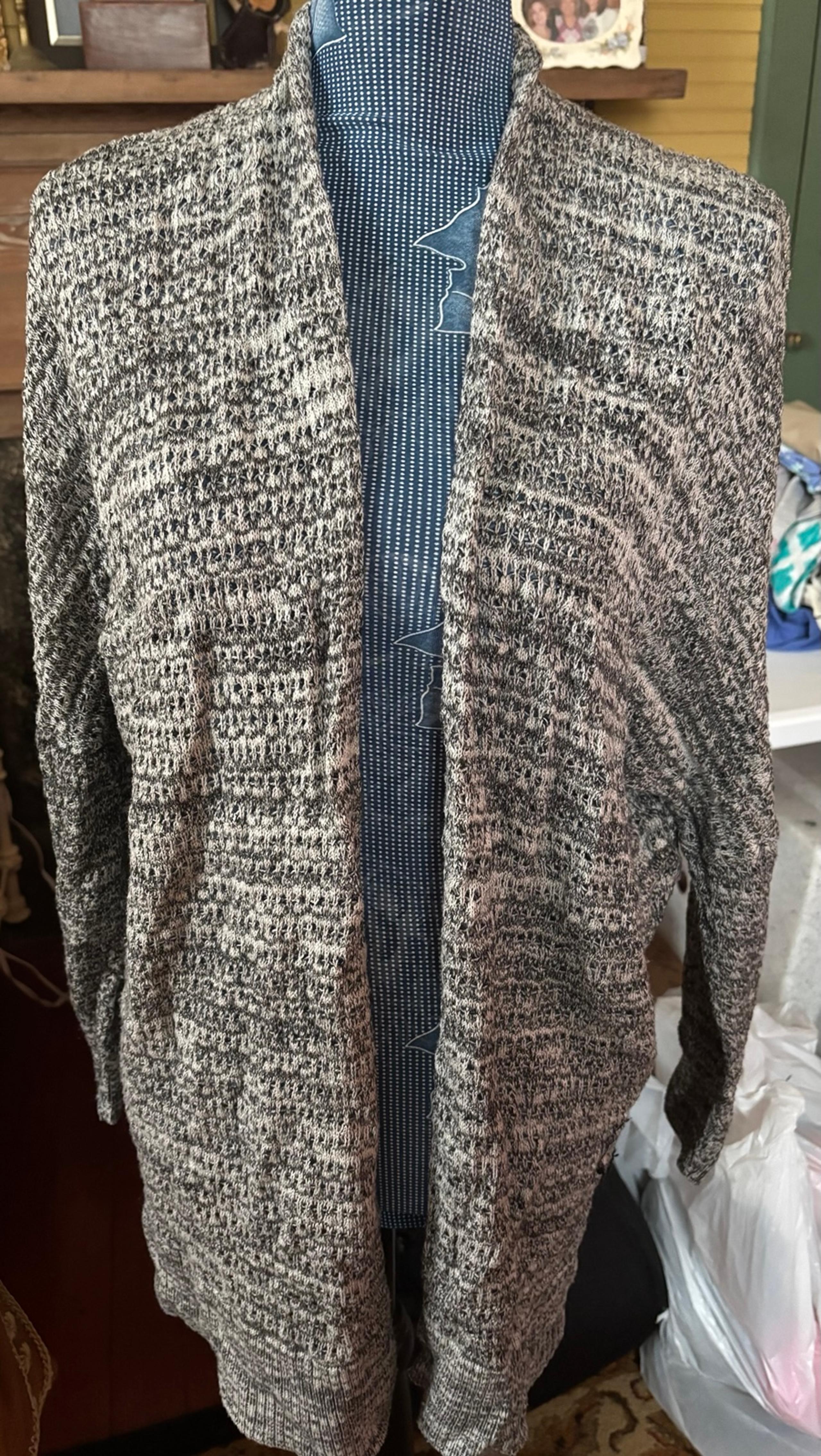 Debut Size 2x/3x Women’s Open Front Shrug Gray