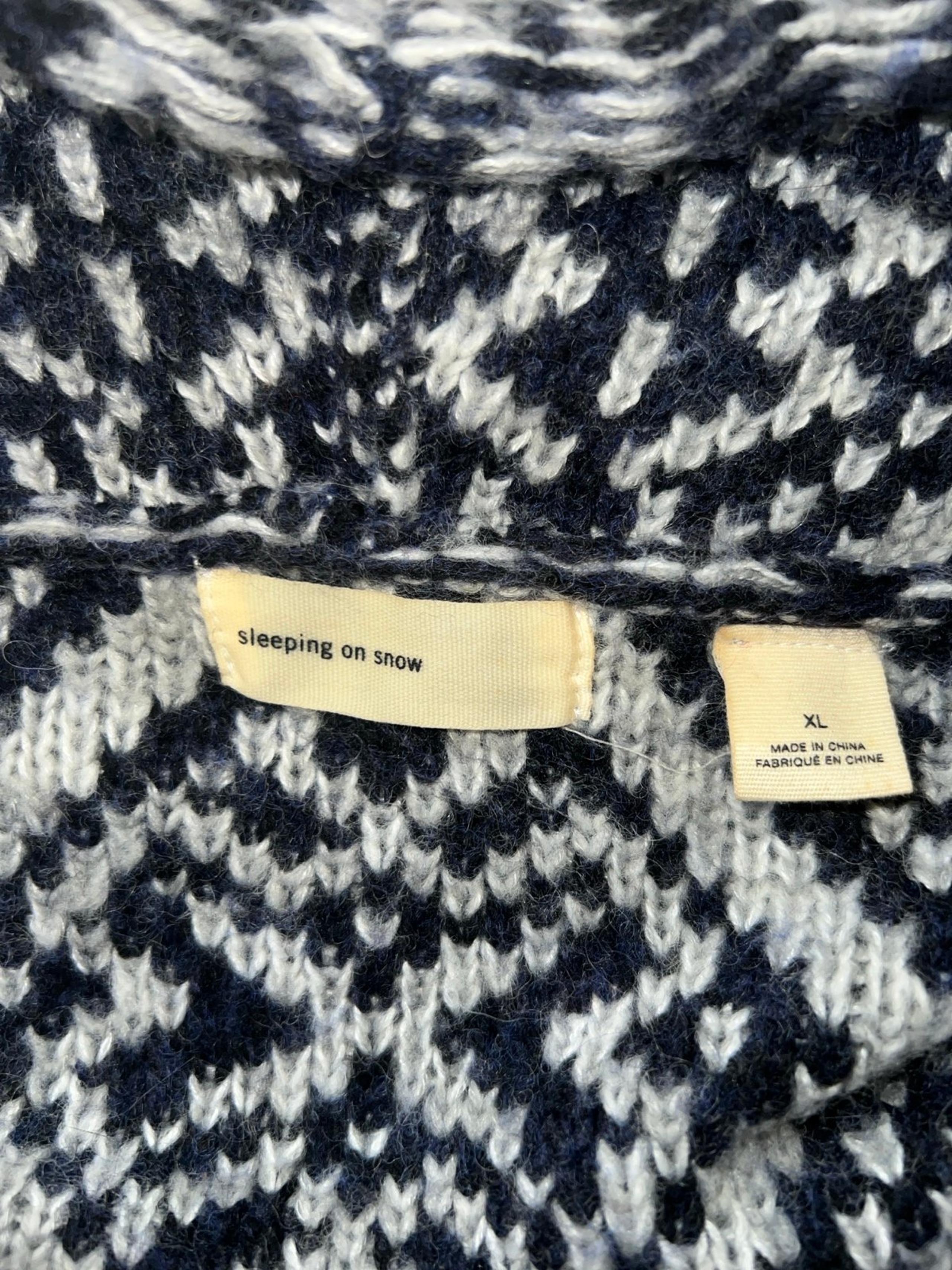 Beautiful sleeping on snow wraparound sweater one XL