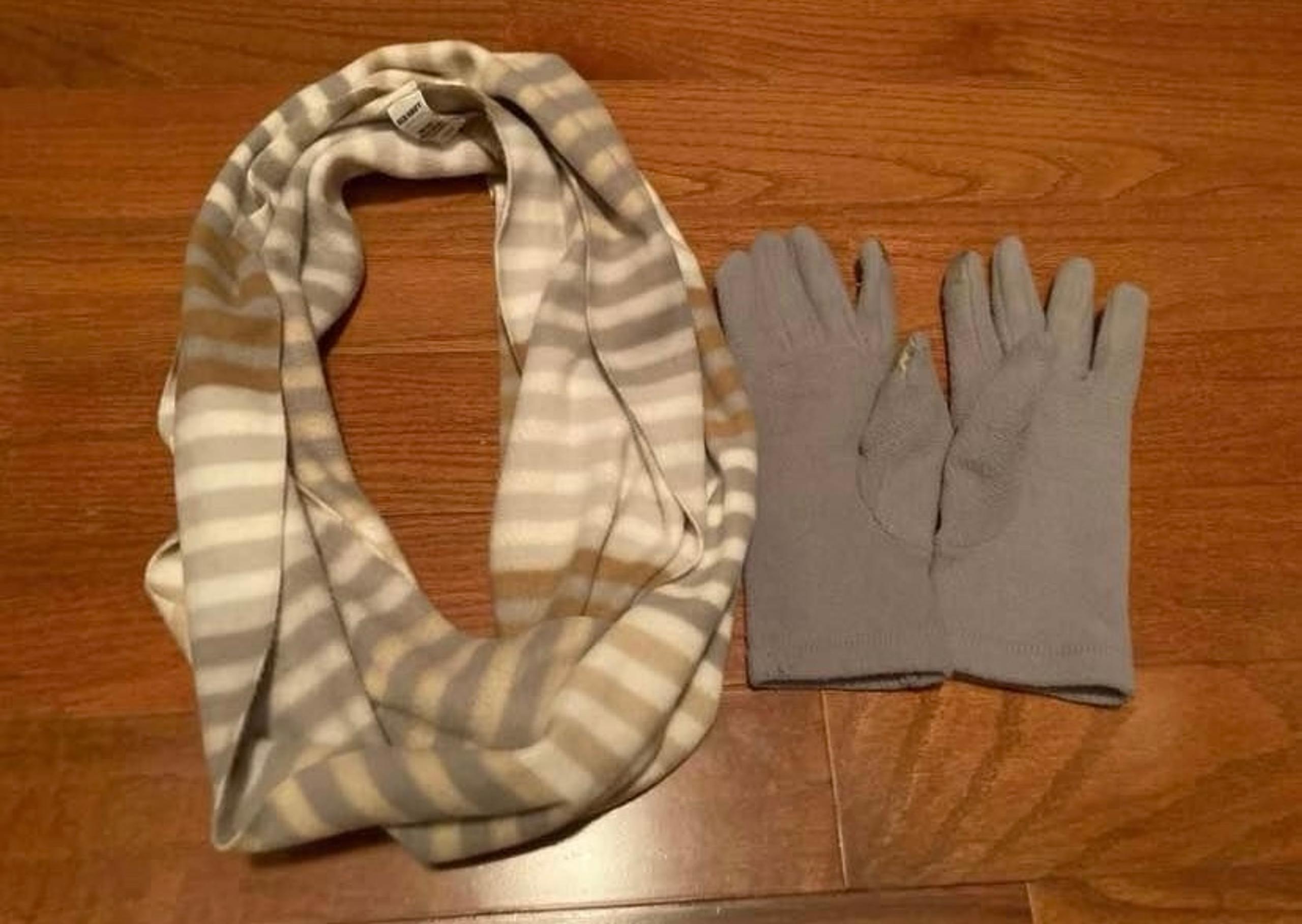 Women’s Old Navy Scarf and Texting Gloves