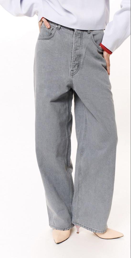 Wide-leg jeans