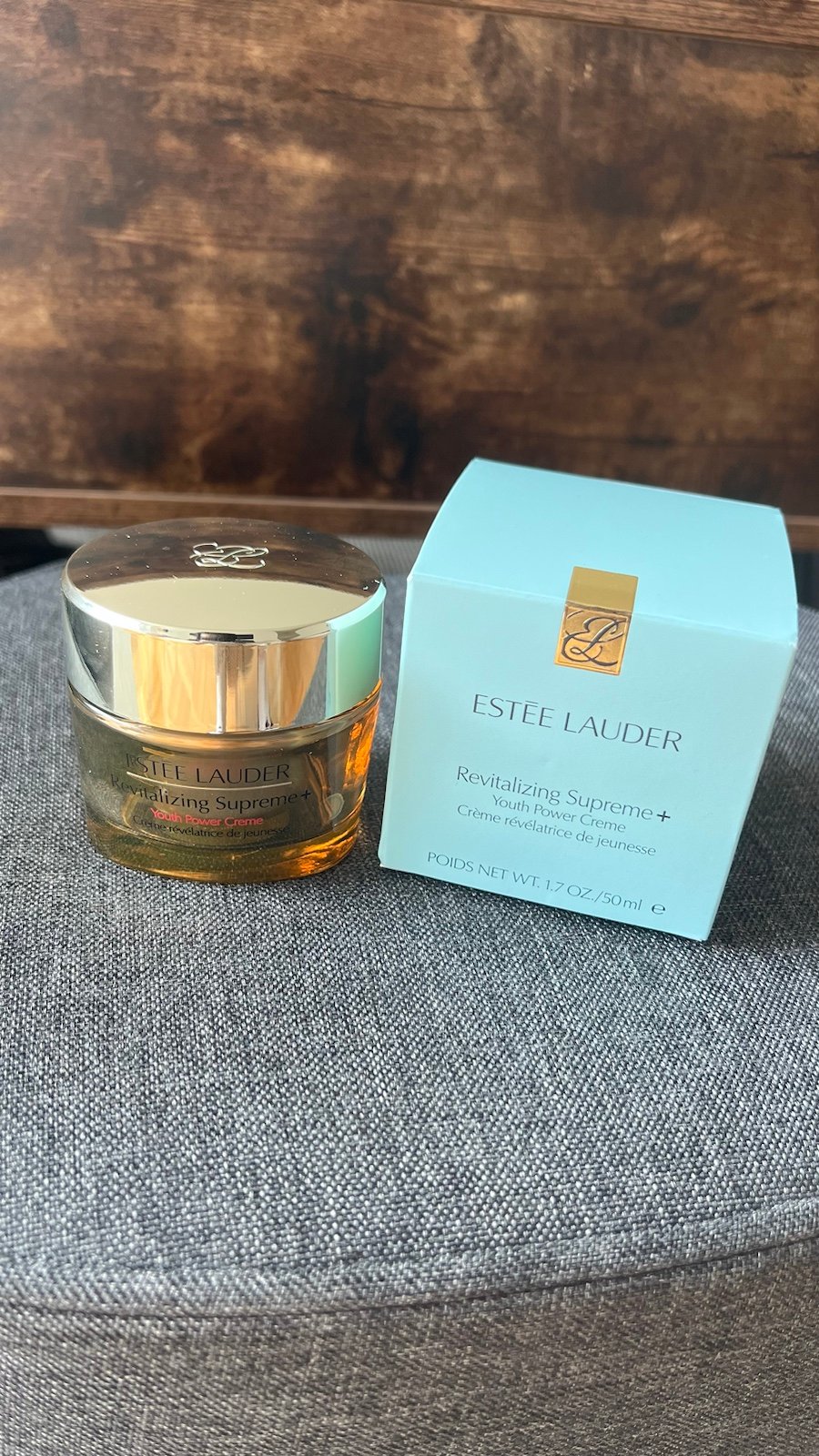 Estee Lauder revitalizing Supreme moisturizer youth crème