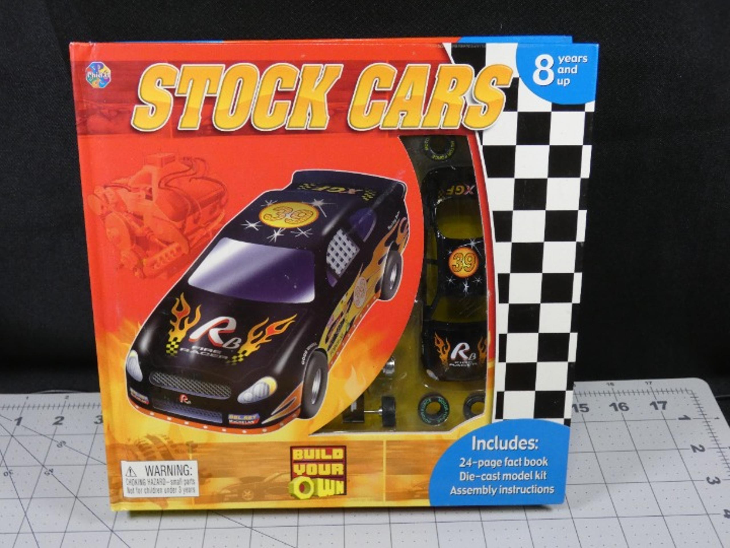 New 2005 Phidal Build Your Own Stock Cars Book Die Cast Model Kit