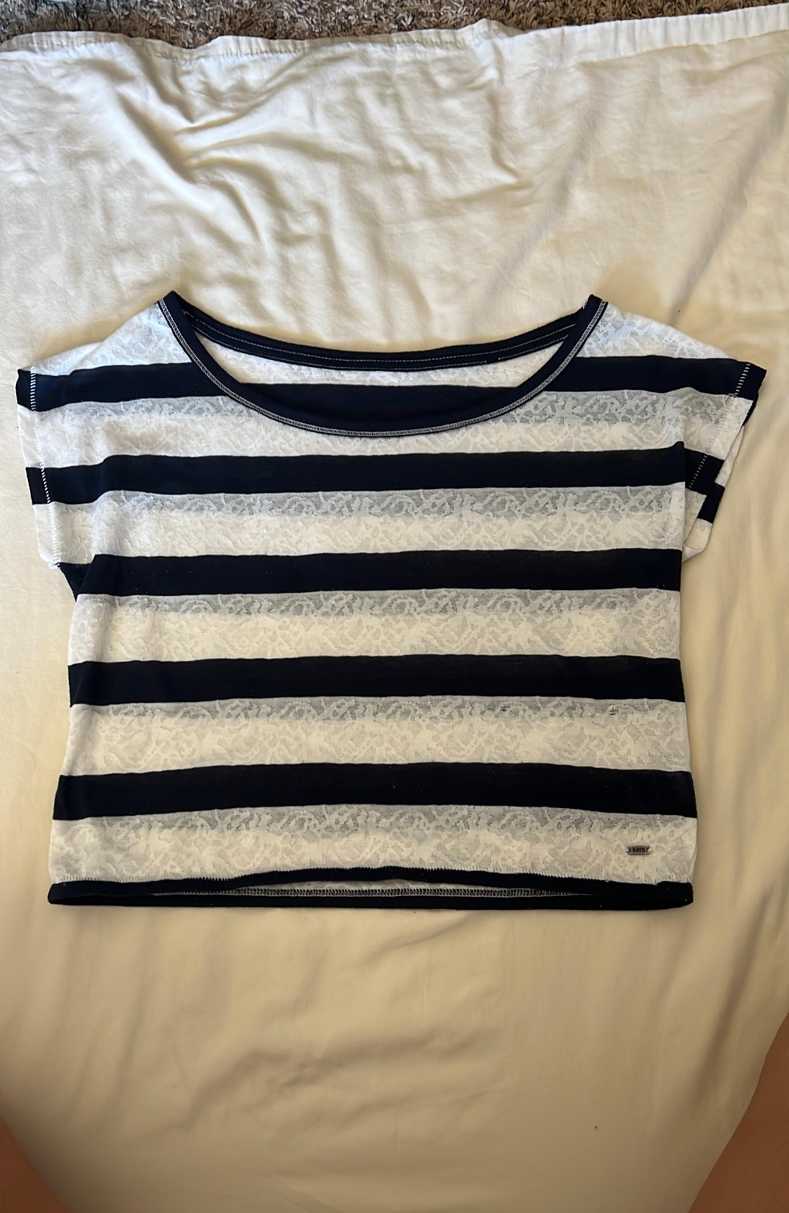 cropped striped shirt