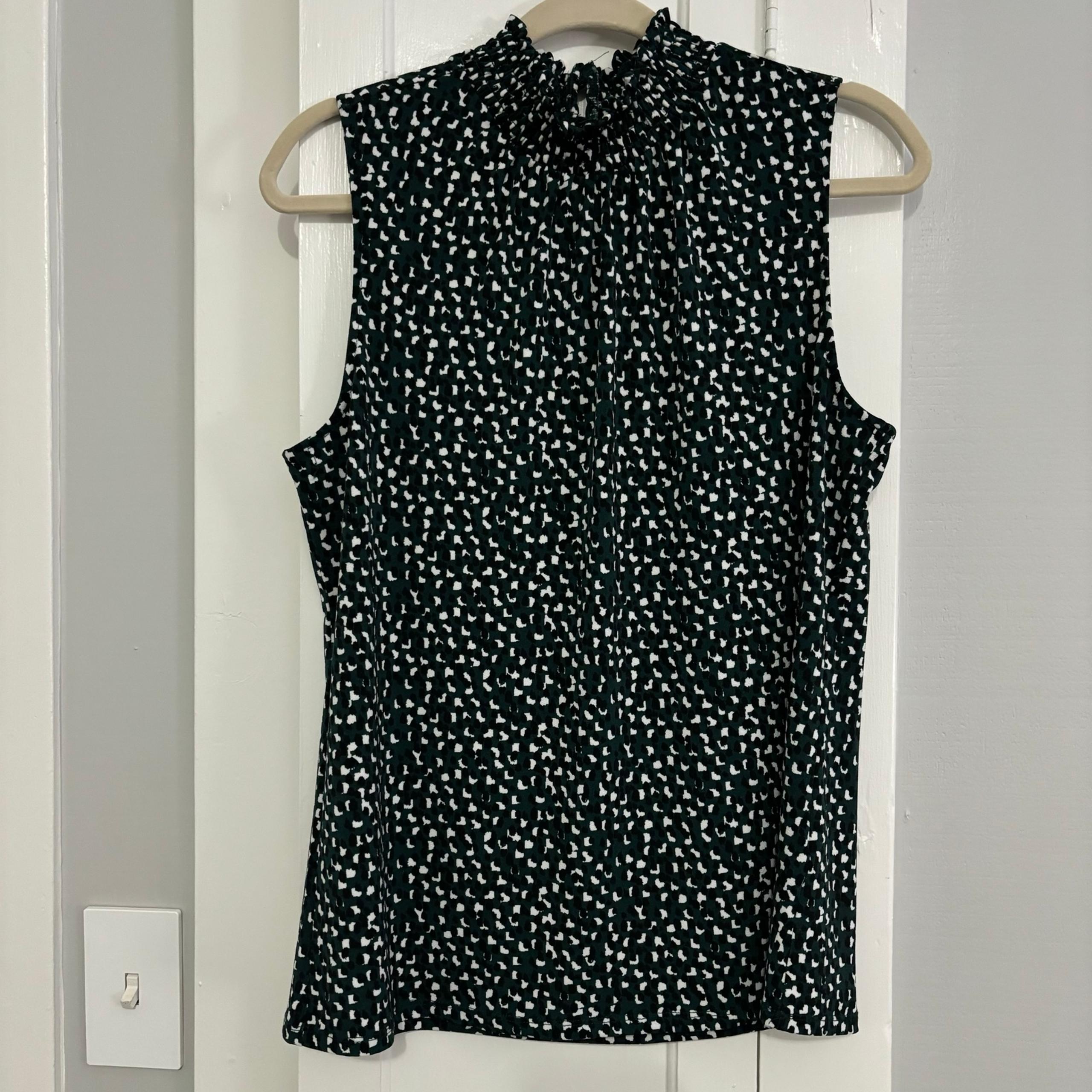 Women’s Green Adrianna Papell Animal Dot Sleeveless Ruched Mock Neck Blouse Top