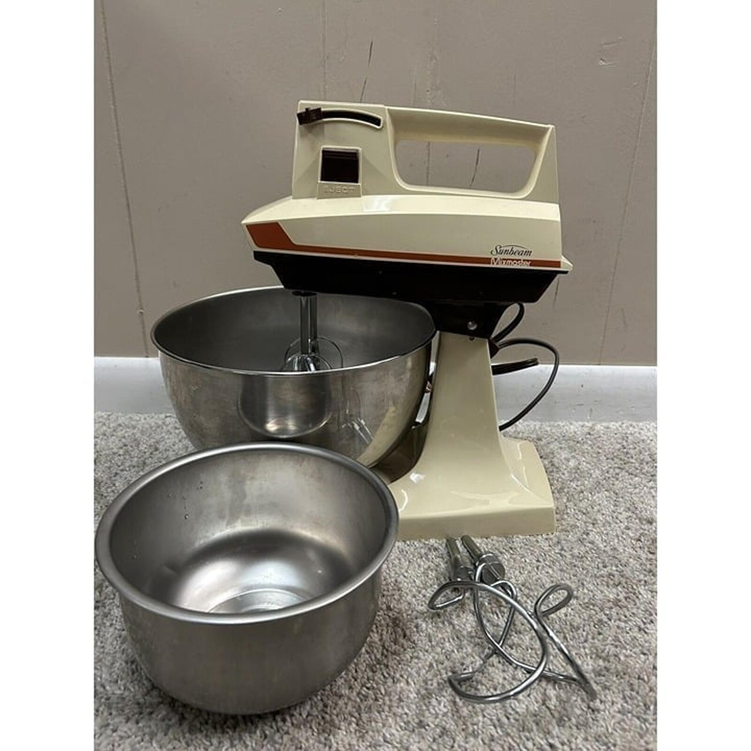 Sunbeam Mixmaster 12 Speed Countertop Stand Mixer Almond White w Accessories MCM