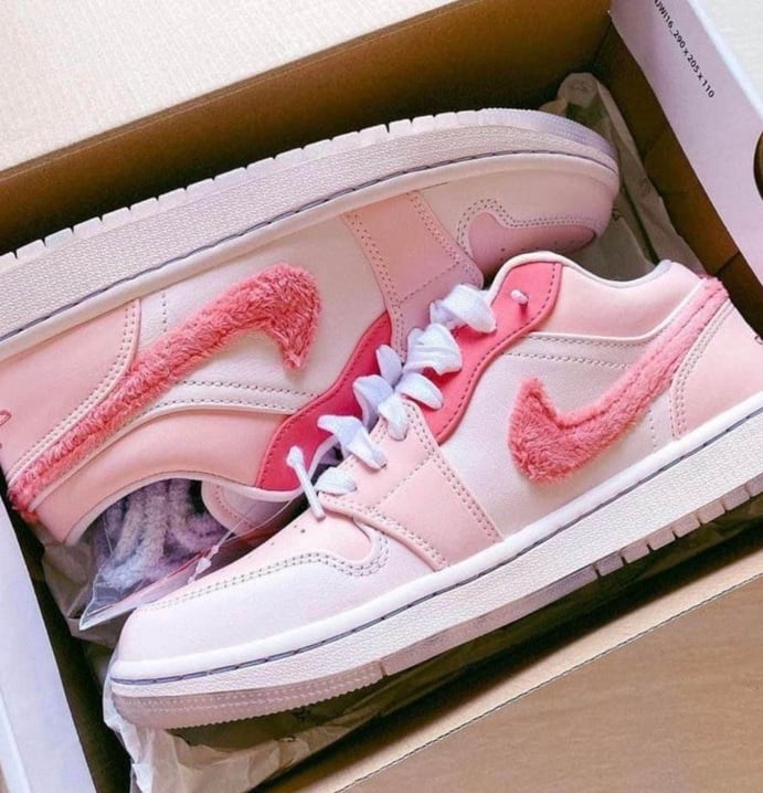 Nike PINK dunks
