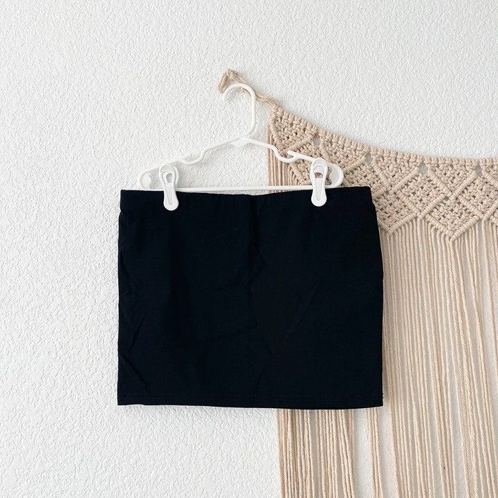 Pretty Little Thing Black mini skirt