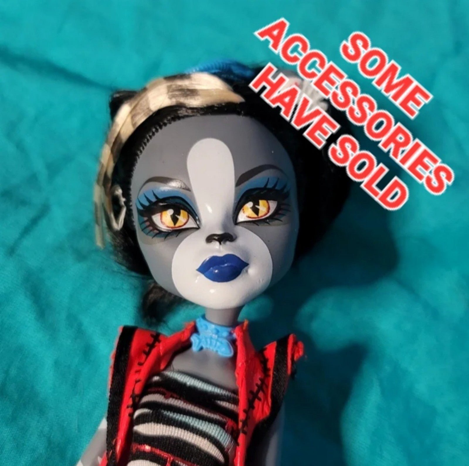 Do22 Monster High Zombie Shake Purrsephone WILL SELL ACCESSORIES SEPARATELY