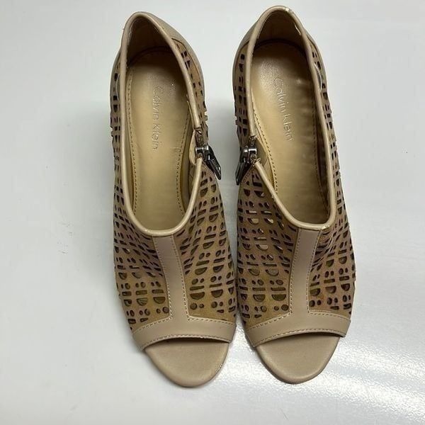 Calvin Klein 3.5” Beige Tan Peep Toe Zip Up Breathable Heels- 6M