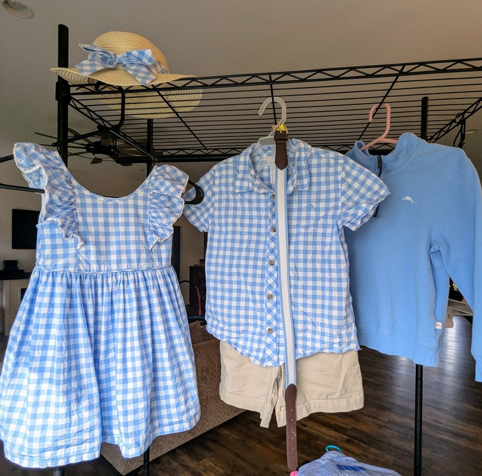 Matching sibling outfits (2)