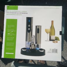 Electric rechargeable Cordless Wine opener and vacuum preserver