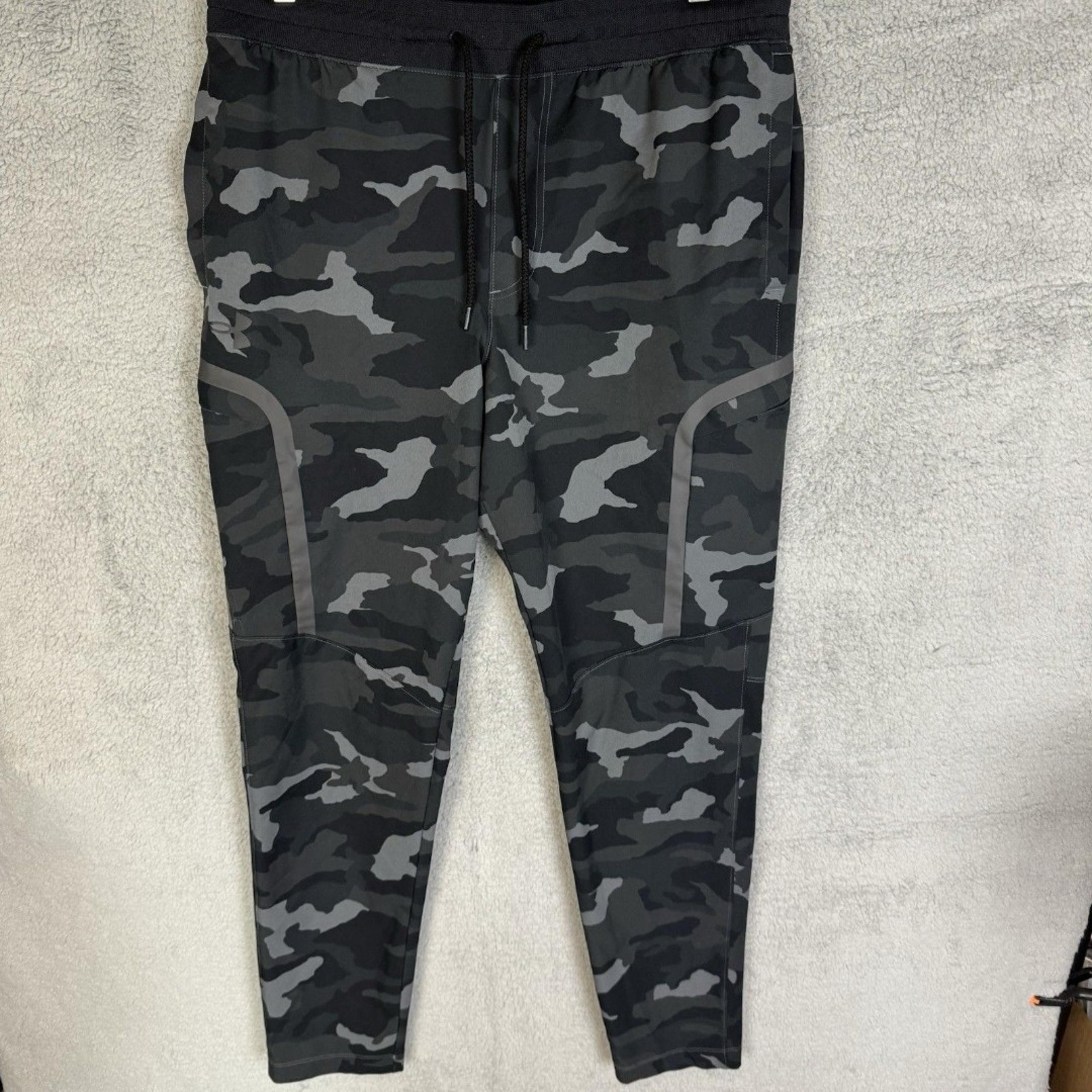 Under Armour Pants Mens L Black Camo Tapered Leg Running Active Gym