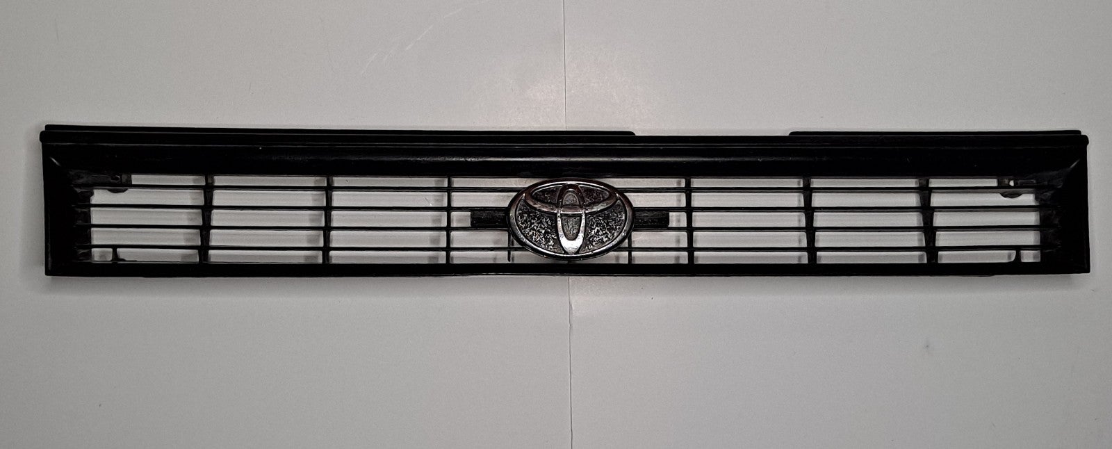 OEM 88 89 90 91 92 Toyota Corolla Sedan Wagon Front Grille Grill Assembly 1.6L