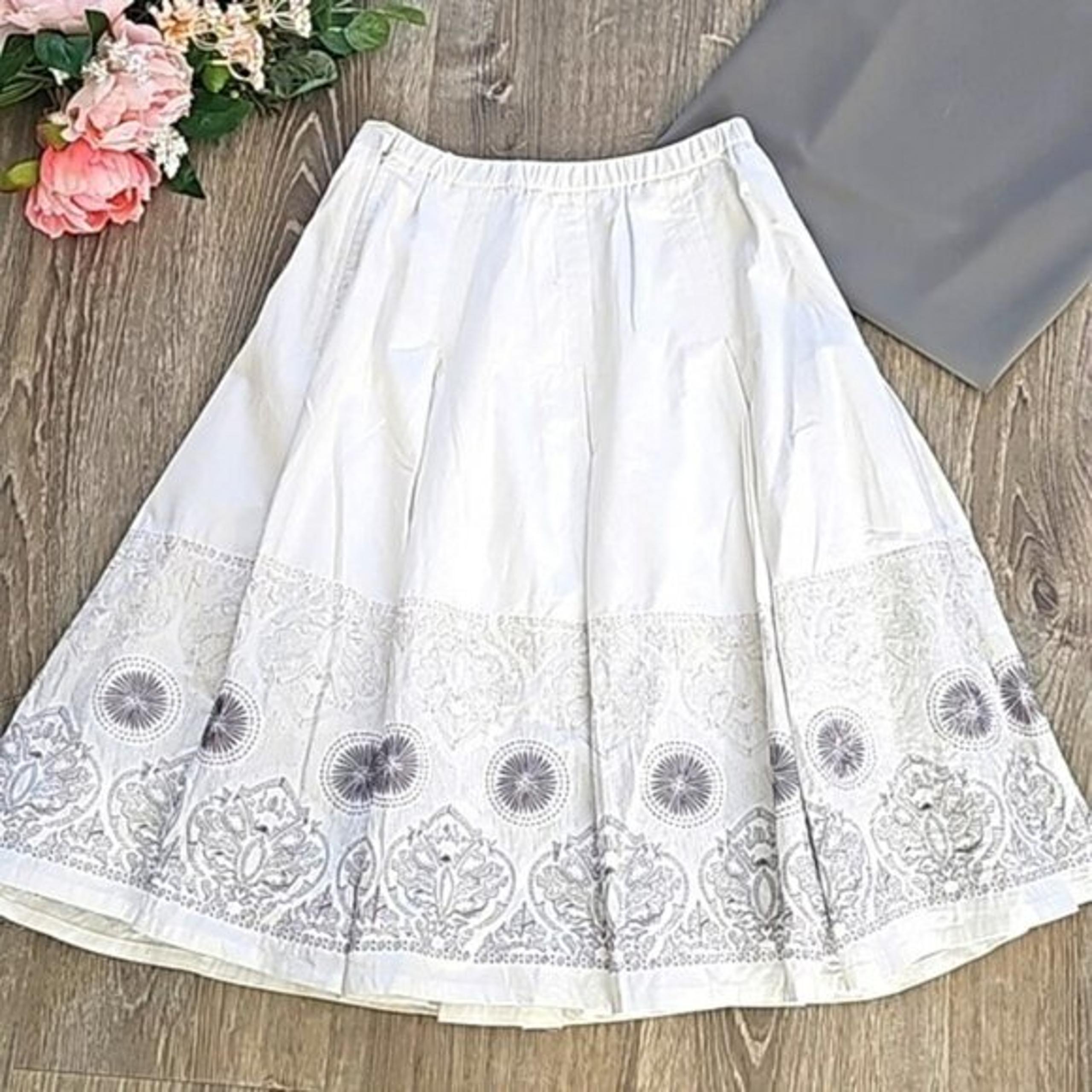 Coldwater Creek Women's Mini Skirt Size Small P White Embroidered Pleated Nordic