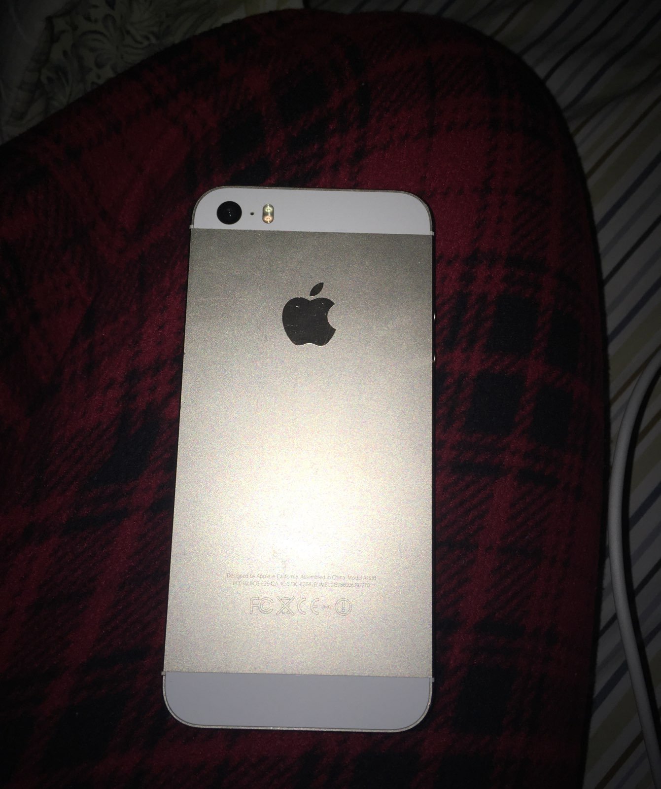 iPhone 5 White & Silver 16 GB Unlocked