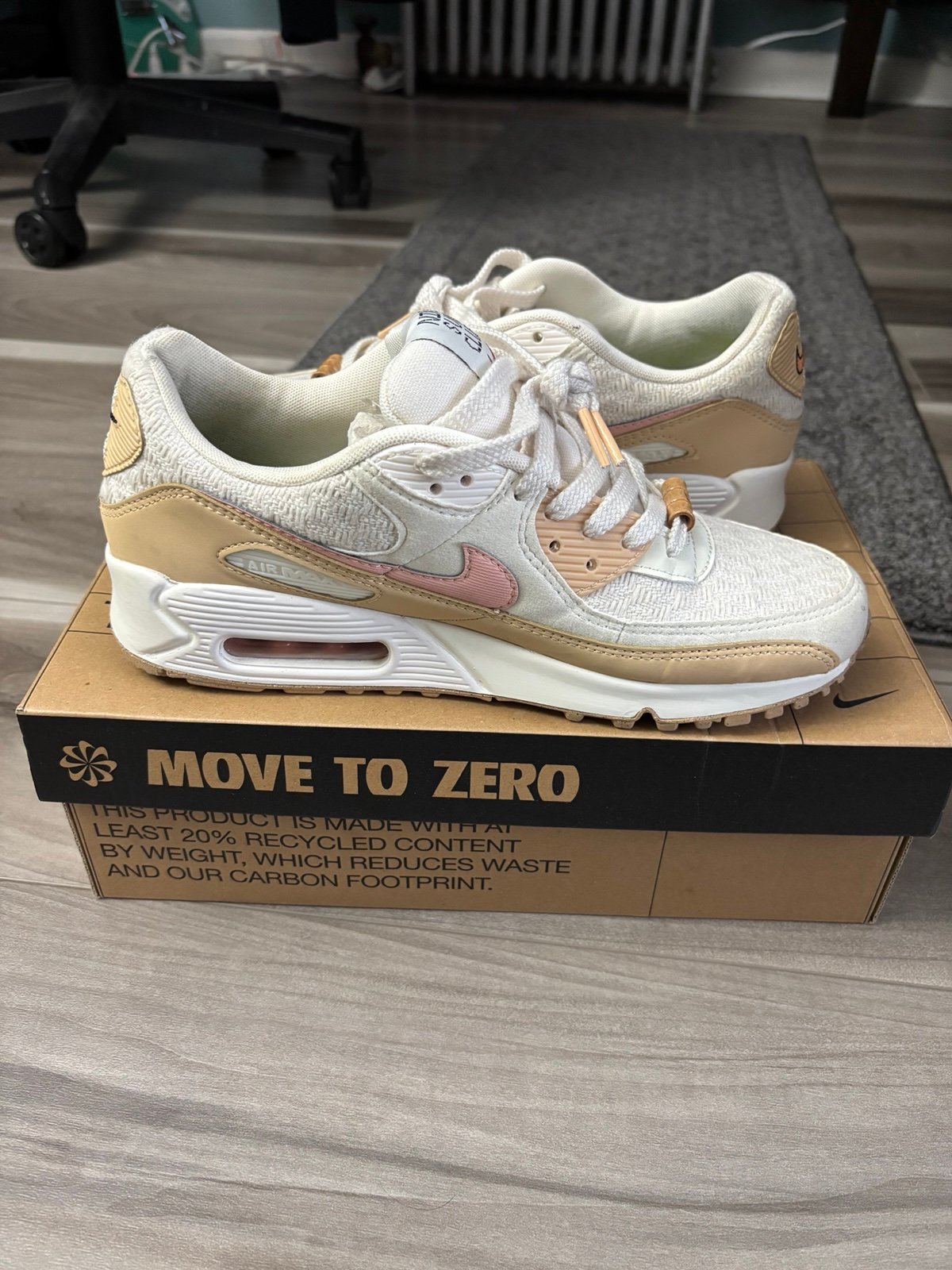 Air Max 90 SE Sunclub Women’s 9.5 Men’s 8