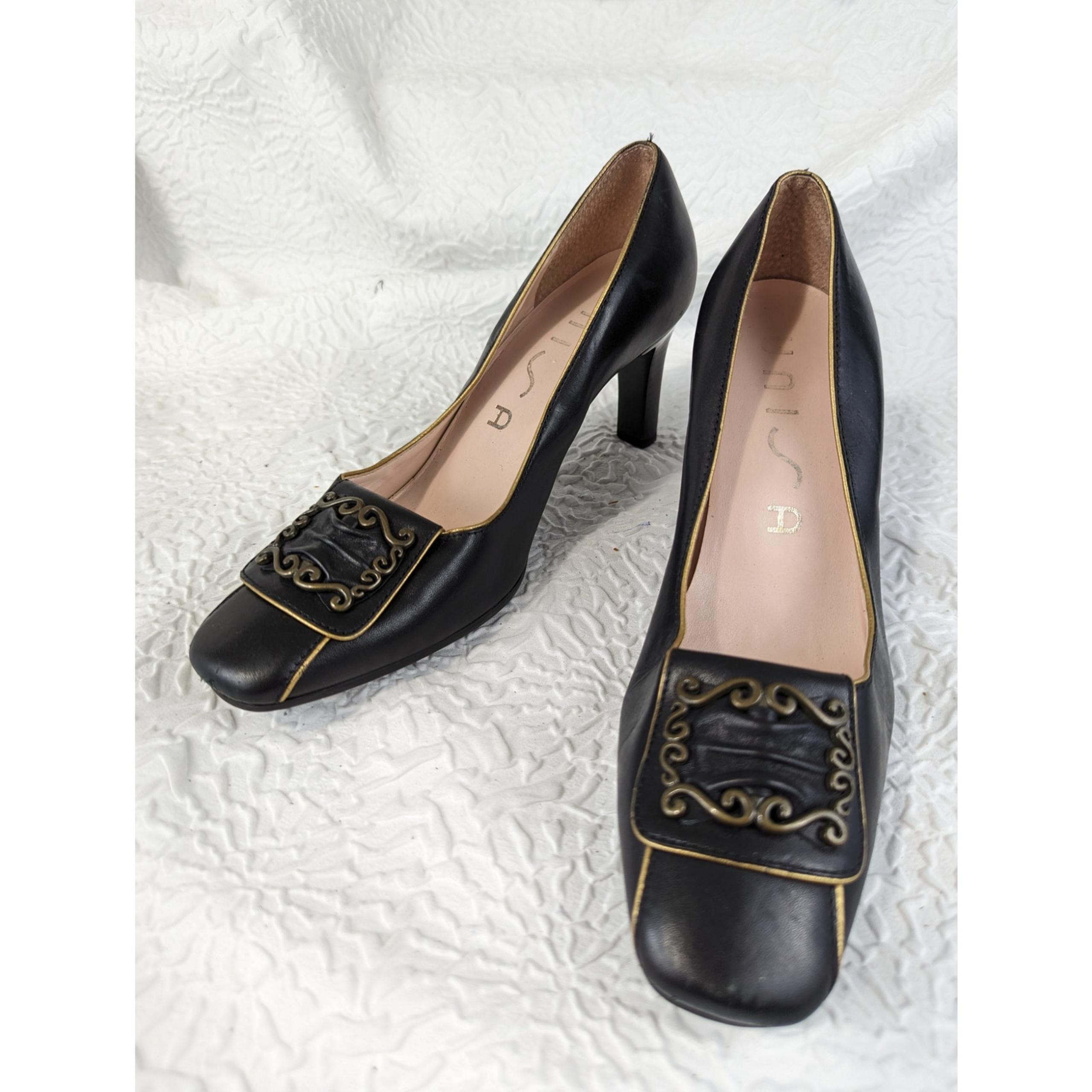 NWOT! UNISA! 1 SHOW! BLACK LEATHER/GOLD SQUARE TOE PUMPS, HEELS! SZ 8B