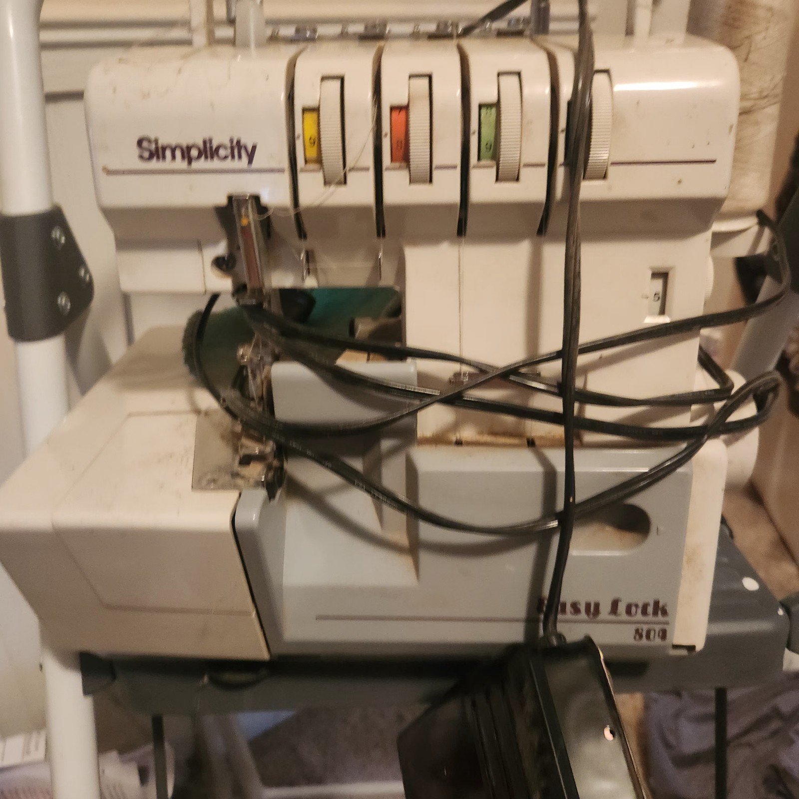 * Simplicity Easy Lock 804 Sewing Machine