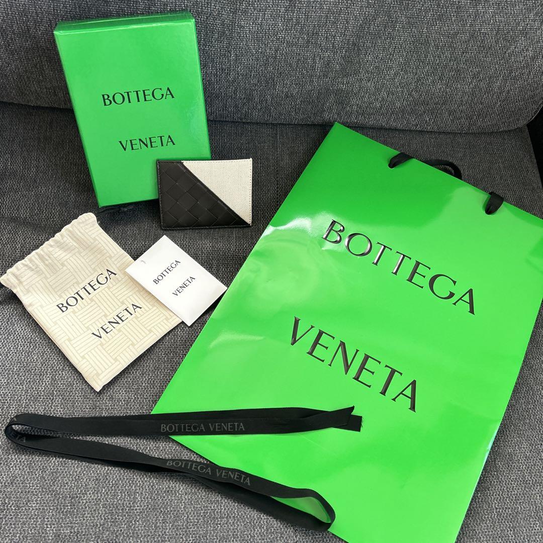 Brand new, unused Bottega card case.