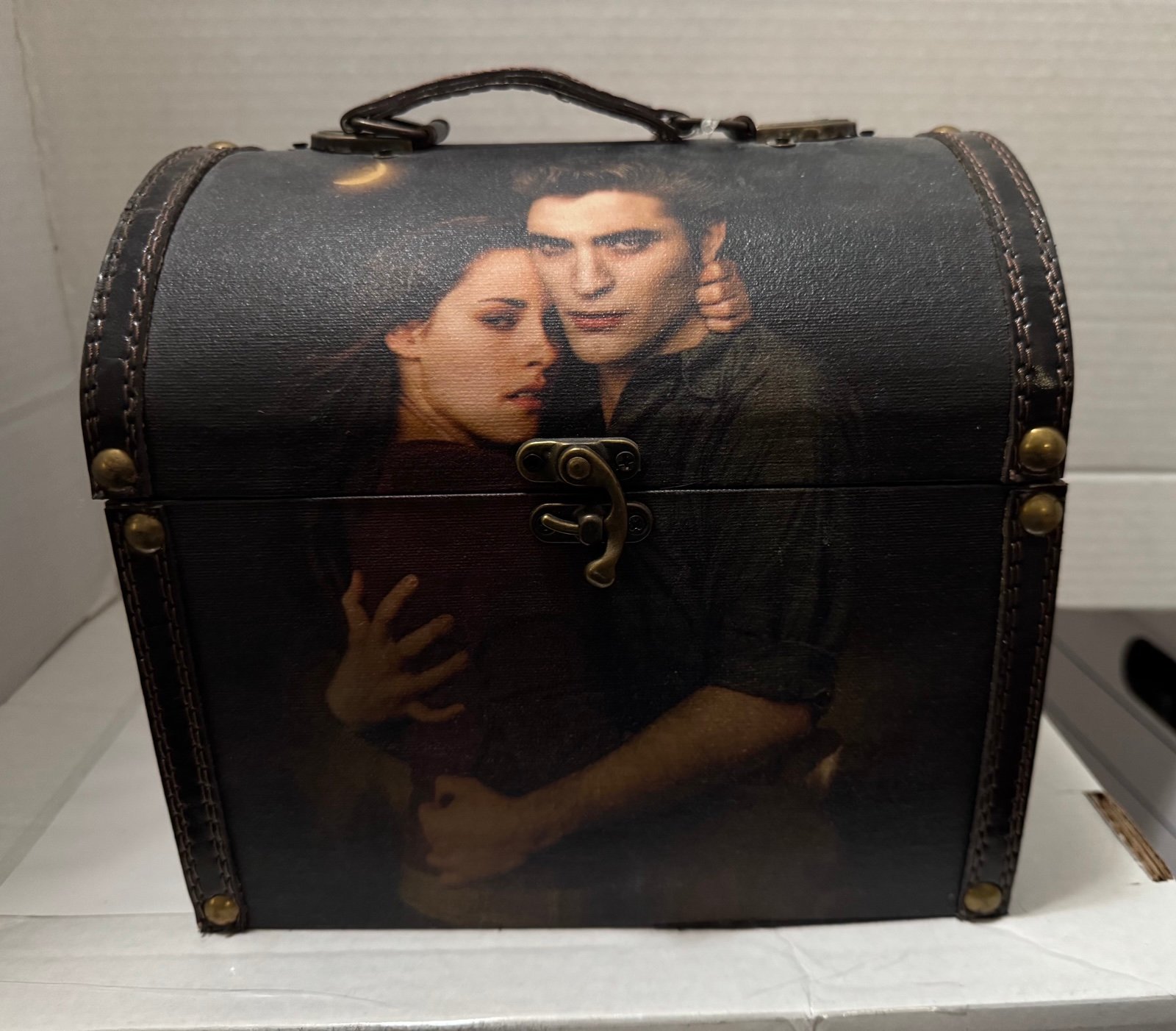 Vintage Twilight New Moon Edward and Bella Carrying Trunk