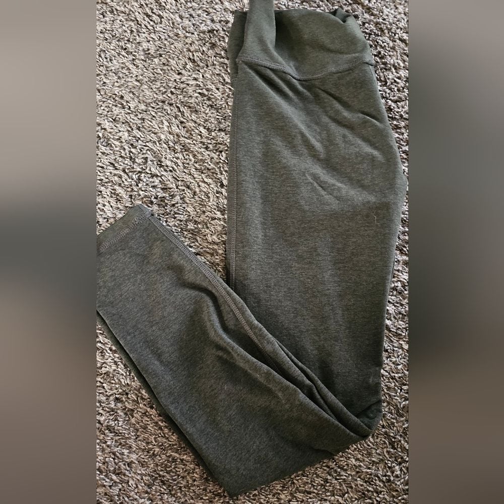 Vuori Green Full Length Leggings Euc