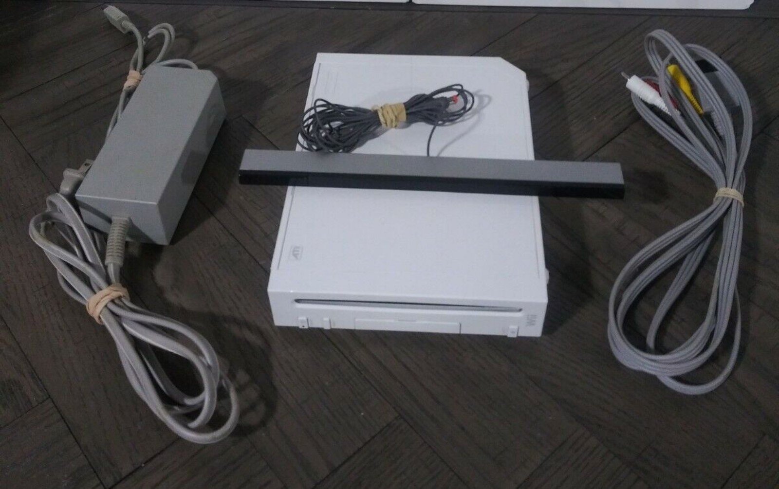 White Nintendo Wii RVL-001 (USA) Console w/ Power Adapter, AV Wire, & Sensor Bar