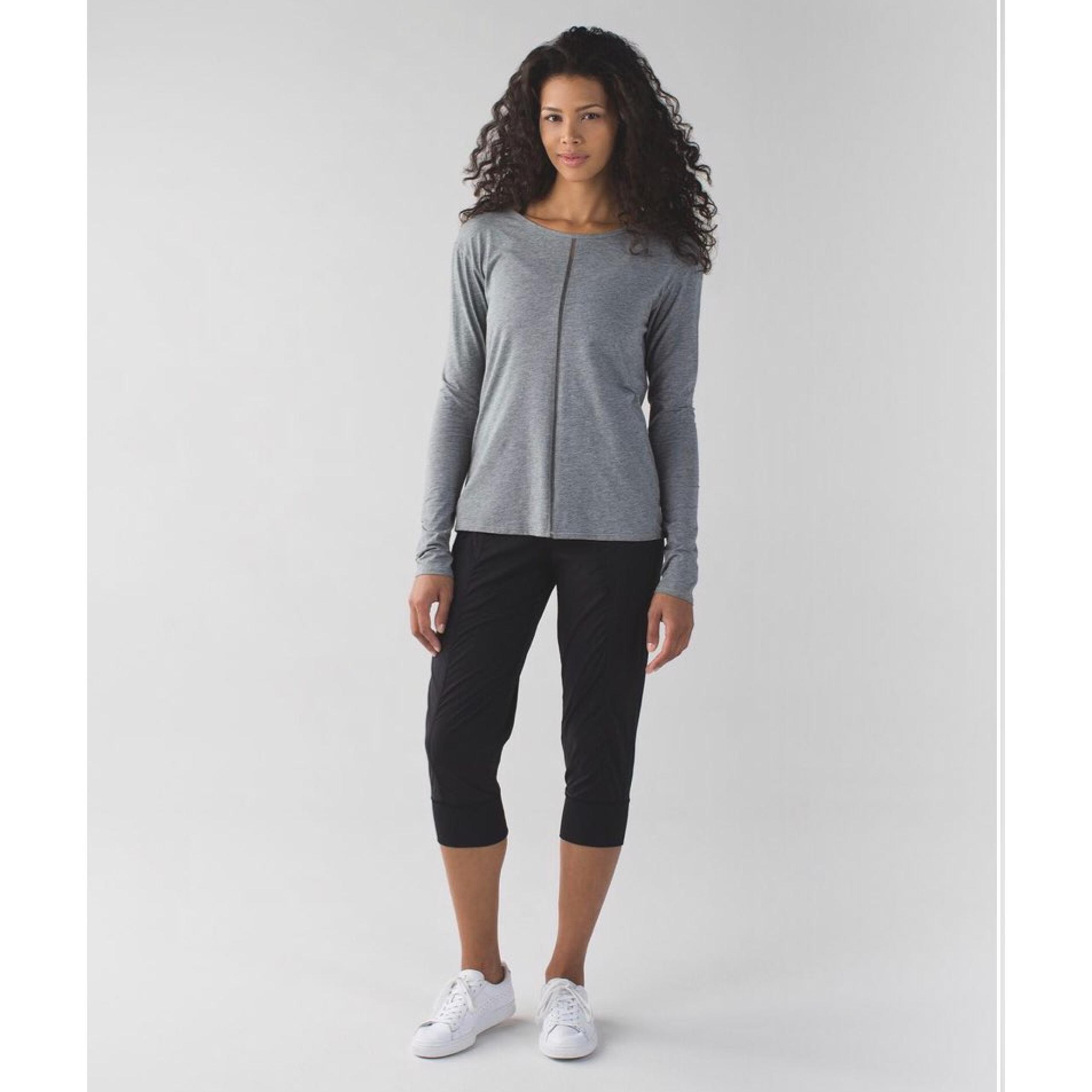 LULULEMON flux cropped pants size 4