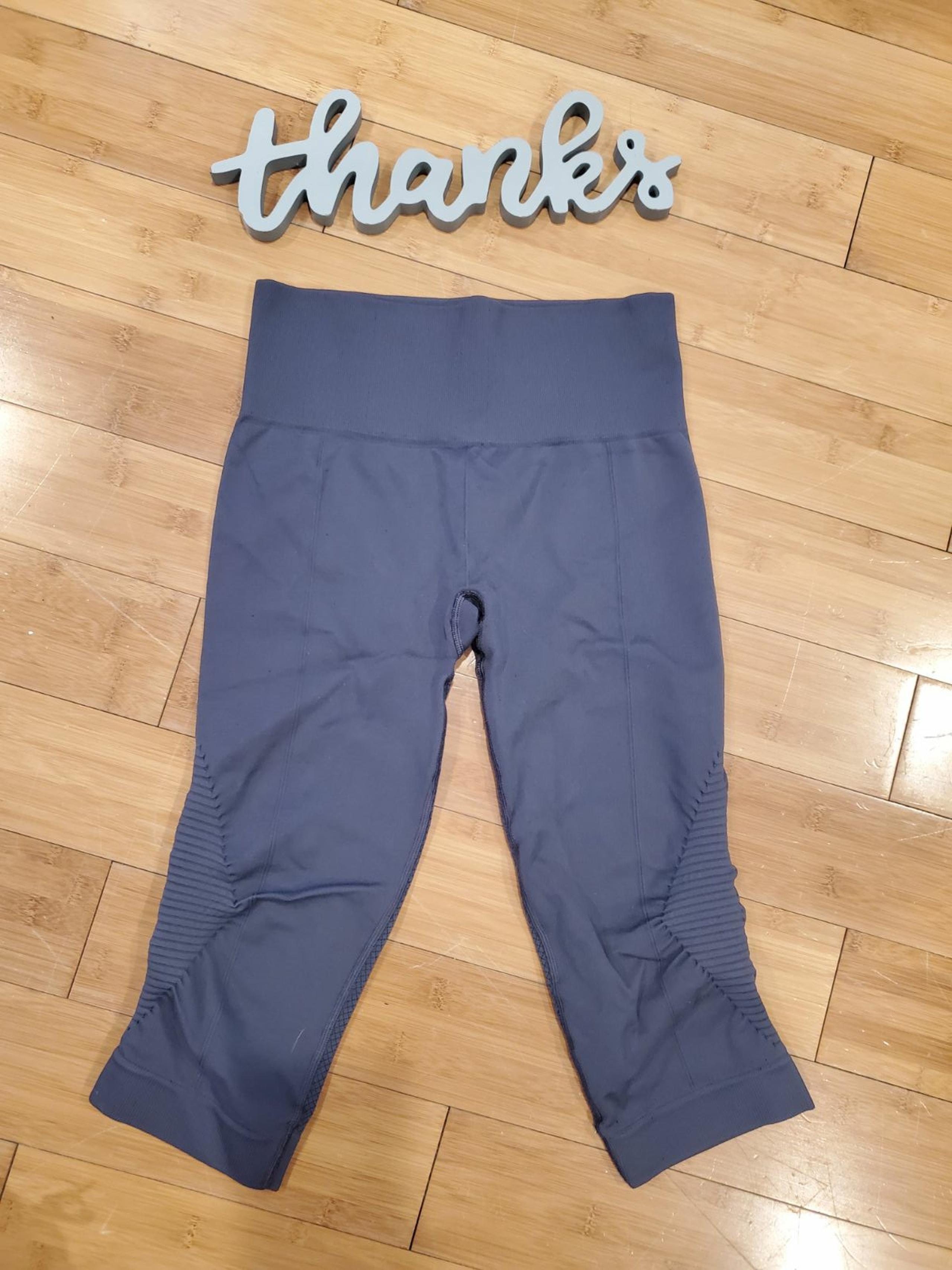 Lululemon capri size 6