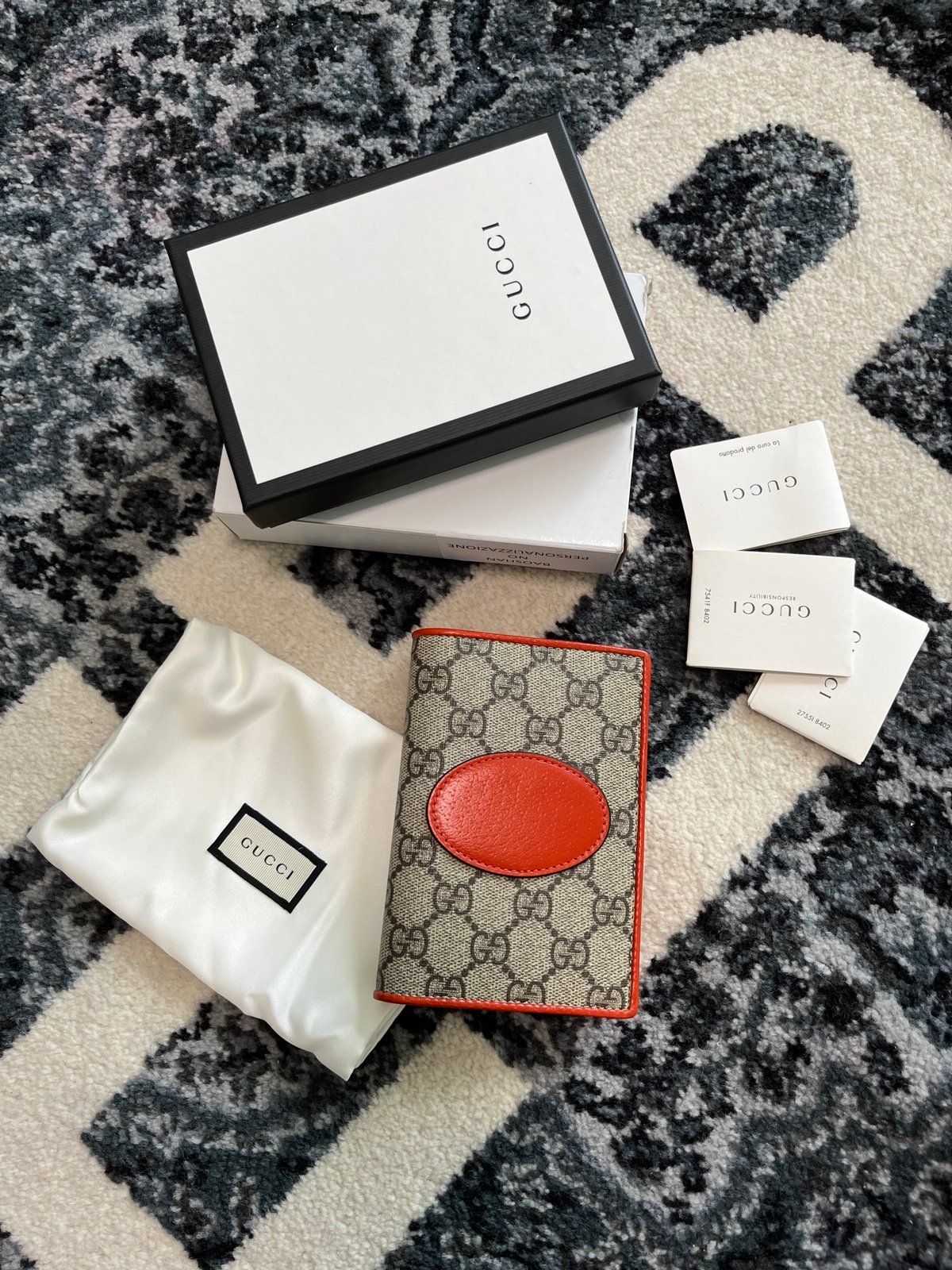 Brand New Gucci GG Passport Case In Beige-Ebony GG Supreme Canvas-Red Patch