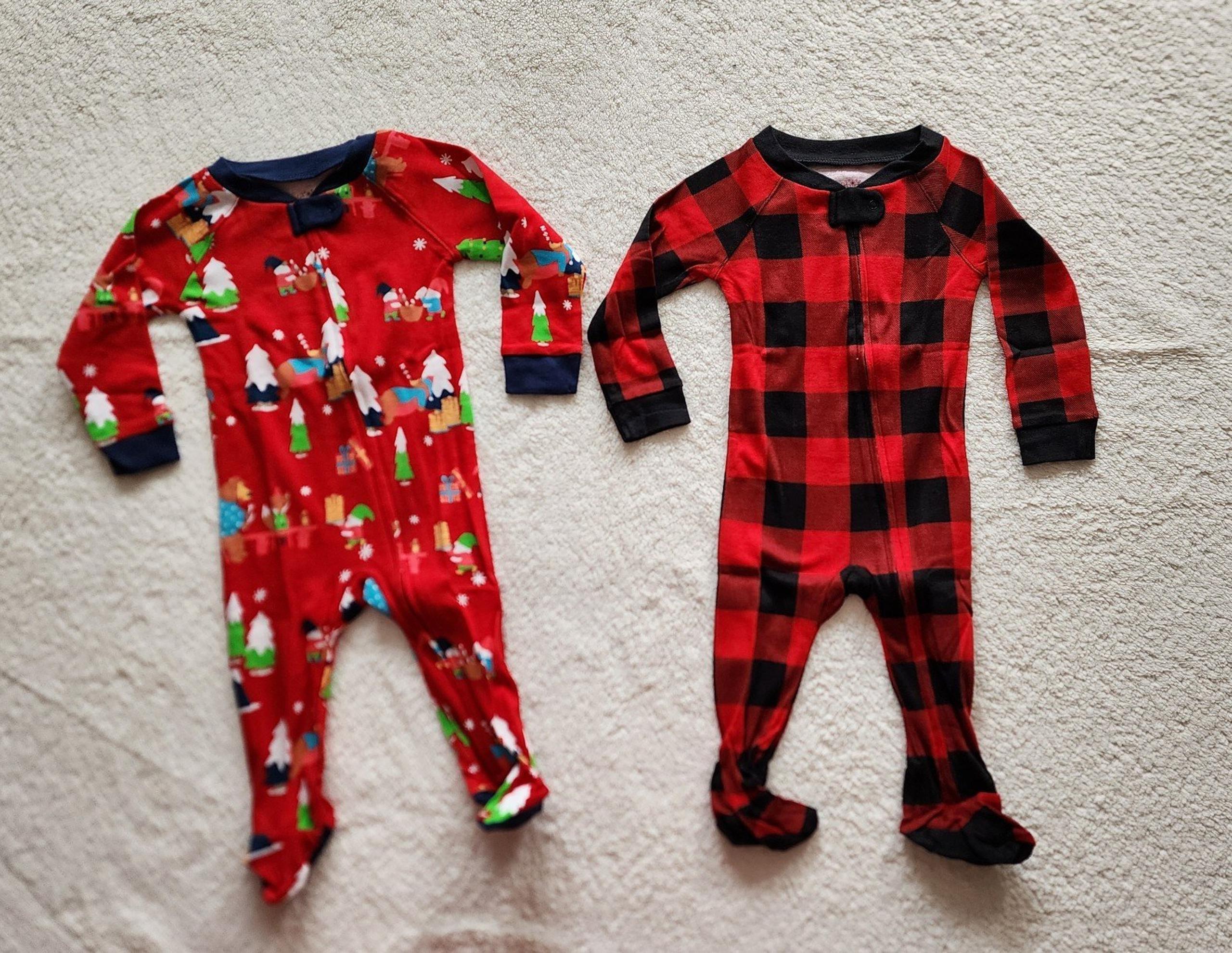 New unisex baby Christmas footed pajama bundle of 2, size 6/9 months
