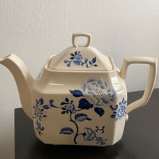 Wedgwood of Etruria & barlaston teapot