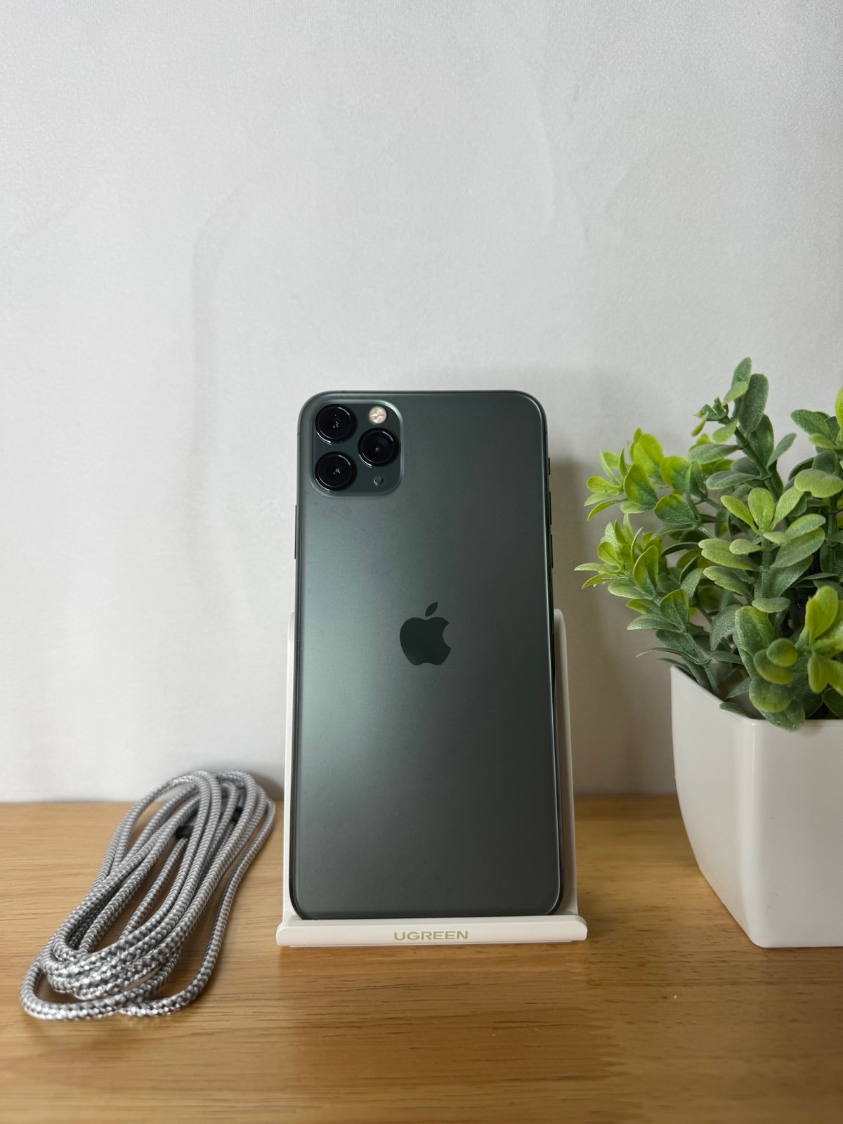 Apple iPhone 11 Pro Max 256GB Midnight Green - Fully Unlocked - **PLEASE READ**