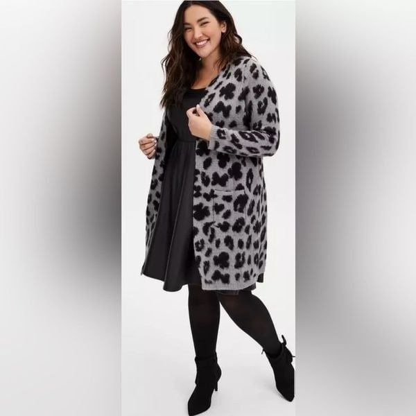 Disney Torrid Cardigan Leopard Minnie Mouse Print 3 Soft Pockets