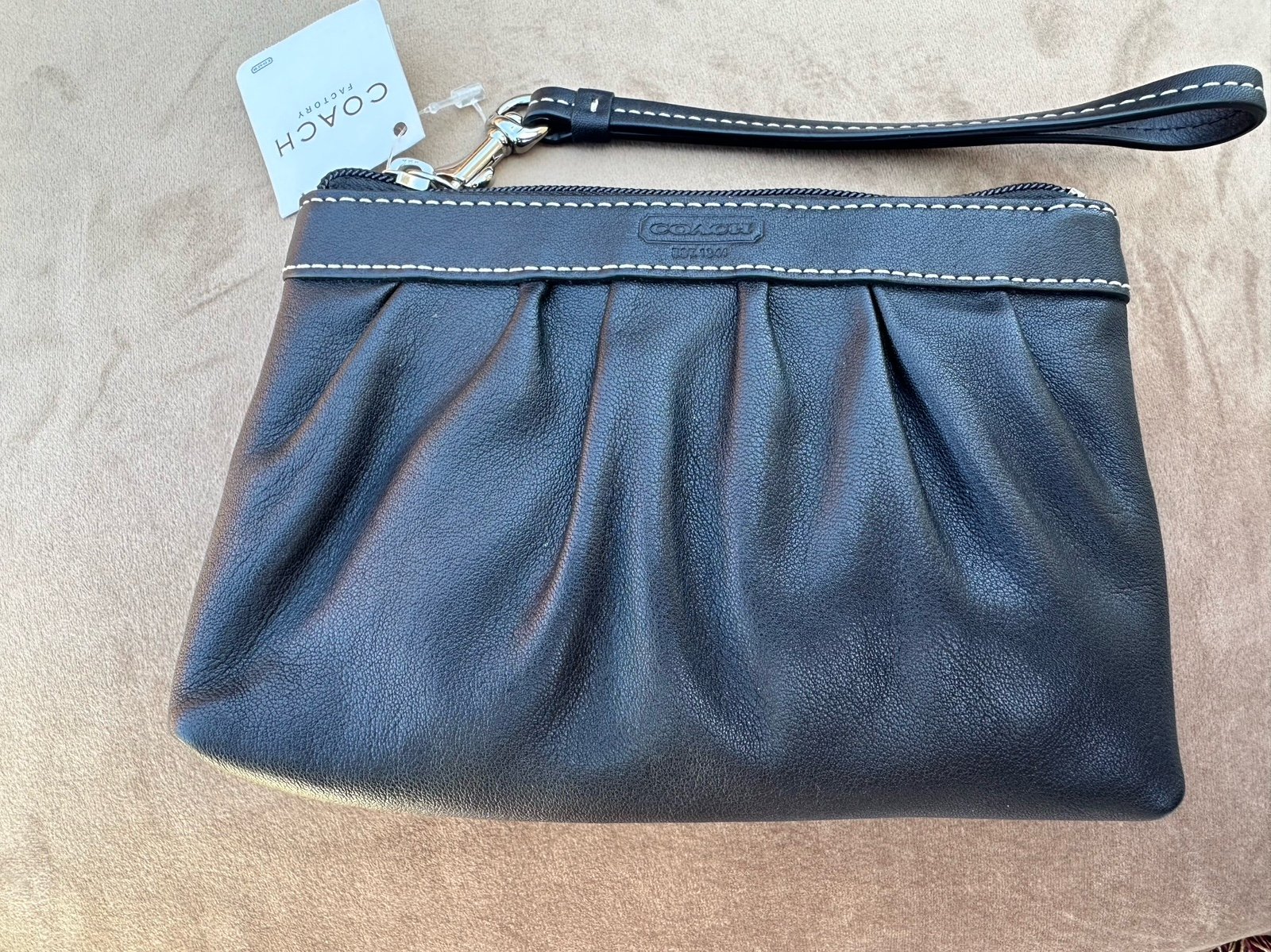 COACH BLACK LEATHER PLEATED WRISTLET