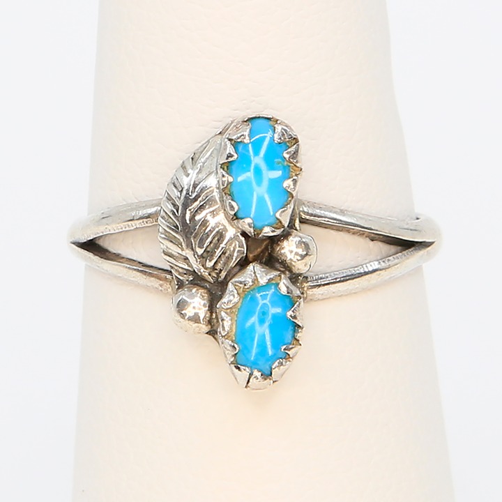 Vintage Native American Sterling Silver Turquoise Cabochons With Leaf Ring 1970s